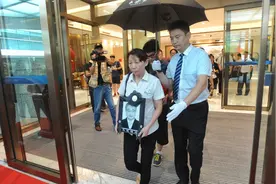 中船重工760所黄群同志抗灾壮烈牺牲，骨灰今日已到汉视频封面