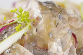 鱼皮更过瘾的2种吃法，这样做清爽酥脆，必备的下酒菜视频封面