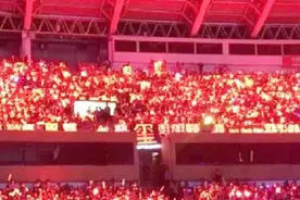TFBOYS五周年灯牌火了，从颜色看千玺独领风骚 网友：这就是差距视频封面