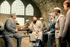 中国红军去到回族县城，给百姓打井送钱，回族帮助红军共同抗日视频封面