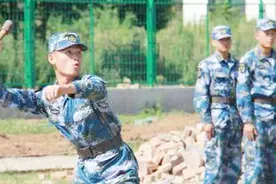 手榴弹能够扔多远？解放军最新记录令人吃惊，被赞为人肉迫击炮！视频封面