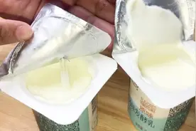 喝酸奶不舔盖其实是有技巧的，学会这两个方法，喝酸奶再也不尴尬视频封面