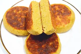 面点师教你“四合面大饼子”专业做法，香软可口，粗粮细作太棒了视频封面