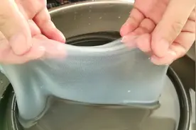 一碗淀粉一碗水，摇一摇烫一烫，轻松做出正宗的东北大拉皮视频封面
