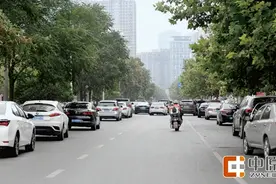 文明出行！郑州祭城社区周边交通乱象亟待治理图片