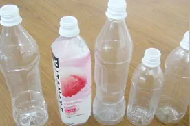 塑料瓶上插2根吸管，解决了家家都有的大难题，看完赶紧做了一个