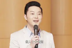 年轻企业家出资50万帮助贫困生，却不肯透露姓名，也不肯上台视频封面