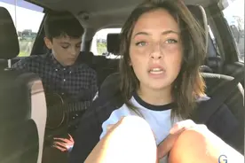 为什么雀斑在西方人眼中，是美丽的象征！小姐姐，完美车内歌唱！视频封面