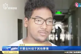 上海阿婆18年前捡回来一个“小黑孩” 如今“黑小囡”要上大学了视频封面