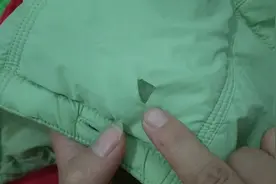 羽绒服破洞千万别去裁缝店修了，教你织补后无瑕疵视频封面
