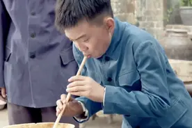 小男孩拜师学吹唢呐，拜师前竟还要进行测试：一口气吸干半瓢水！视频封面