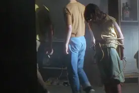 西尔维娅被格特一家人虐待！而父母却不在身边，继而走向死亡视频封面