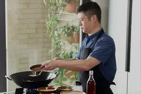 火哥的菜传统川味牛肝菌炒肉，营养丰富，鲜香四溢，离不开三点视频封面