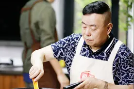 潘长江家里一尘不染，装修豪华大气，妻子夸他个小有担当！视频封面