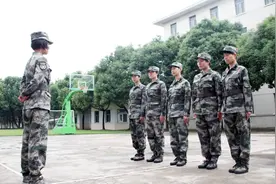 新兵训练结束后，没通过的士兵将面临什么？视频封面