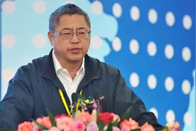 此人本来是一个记者，却因一个天才的创意，拯救了碧桂园视频封面