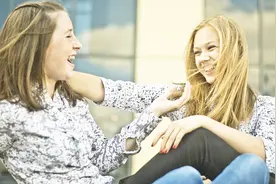 俄罗斯女孩年轻时超漂亮，结婚后却迅速变胖变大妈？背后有何原因视频封面