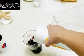 同样价格买肯德基和麦当劳“中大杯可乐”，到底谁多，用量杯测量视频封面