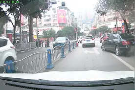 前车出故障不走了，我实线变道会扣分吗？老司机教你怎么正确应对视频封面