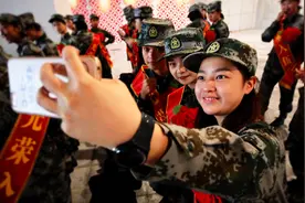 组图｜贵州万余新兵陆续奔赴军营图片