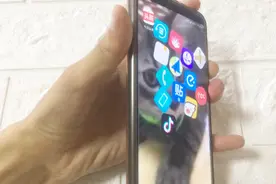开启手机重力感应功能，让图标在桌面上飞来飞去，值得收藏的技巧视频封面