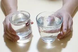 隔夜的白开水能喝吗？活了三十年终于明白了，看完快告诉家人视频封面