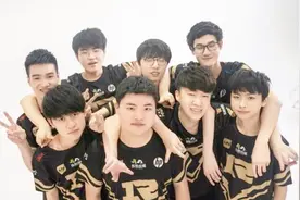 贵妇解说姿态再次上线，与咖妹一起解说RNGay的比赛视频封面