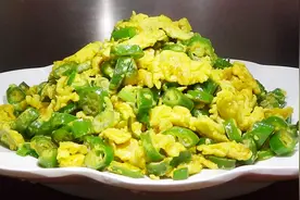 这才是尖椒炒鸡蛋的正确做法，香辣过瘾下酒又下饭，比吃肉都香！视频封面
