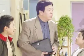 “张一山”的爸爸怎么老成这样了？你还能认出他吗？视频封面