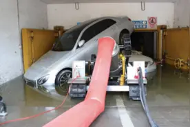 水深9米！珠江水倒灌致广州一停车场被淹，车辆漂浮“叠罗汉”视频封面