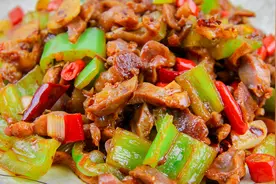 想要鸡杂无腥味口感脆，看饭店大厨分享的烹饪技巧，太实用视频封面