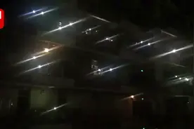 “山竹”肆虐大学停电没网络 黑夜中男女宿舍对唱开演唱会视频封面