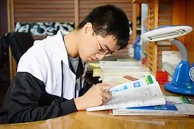 学霸考试语文成绩全班第一，就是复习有方法，4个小秘诀告诉你视频封面
