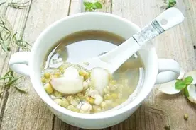 慢性咽炎久治不愈？常吃这3款食疗方，咽喉不痛不痒好得快！视频封面