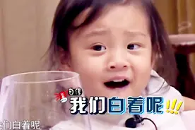 三岁甜馨罕见亮嗓子，一首《世上只有爷爷好》，让贾乃亮都吃醋了视频封面