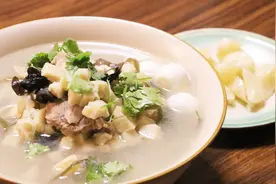 爱吃羊肉泡馍一定要收藏，教您羊肉泡馍家庭做法，汤鲜味浓有食欲视频封面