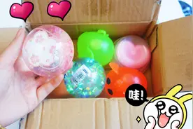 拆箱试玩三款发泄玩具，有的摔下去能化成水，有颜值高的小妖精心视频封面