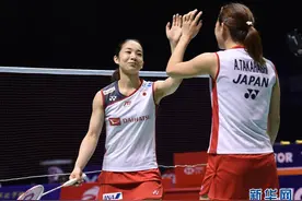 羽毛球——中国公开赛：日本组合松友美佐纪/高桥礼华夺冠图片