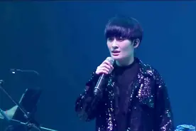 超级女声曾轶可：现场献唱《狮子座》，绵羊音再现，七月份的尾巴视频封面