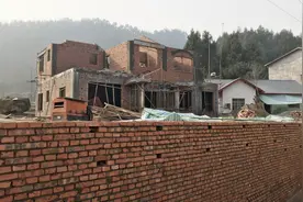农村老人常说“墙上加墙，家败人亡”，是什么意思？视频封面