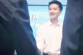 《快乐星球》长大后的丁凯乐从英国回来，成为金融界的“杨洋”