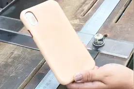 卖几百块一个的苹果X真皮手机套，制作过程看看它值不值这个价视频封面