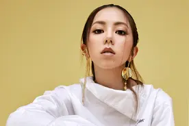 邓紫棋扎辫子拍写真演绎帅气嘻哈 今天也是酷女孩！视频封面