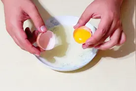 蛋清蛋黄不好分离？试试这几招，方法简单效果好视频封面