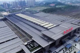 中国西南最大高铁站，投资60多个亿，让周边省市羡慕不已！视频封面
