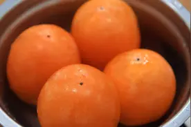 拿几个柿子，加一碗面粉，煎出的柿子饼金黄诱人，软嫩香甜视频封面
