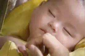 父亲捡回来个妹妹，长大后他娶妹妹为妻，生下一子影响我国近百年视频封面