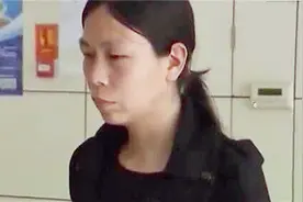 女子双眼超高度近视，她无法赚钱供孩子上学，好心学校伸出了援手视频封面