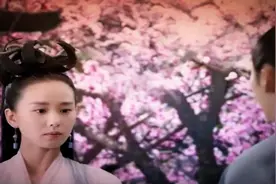 一首《爱在这里》凄美的画面背后是爱的缠绵，推荐！视频封面