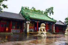 我国最气派的古房子：一根柱子价值27亿，想参观还得买门票！视频封面
